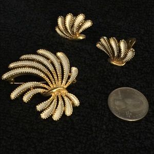 Vintage Brooch and matching clip on Earrings